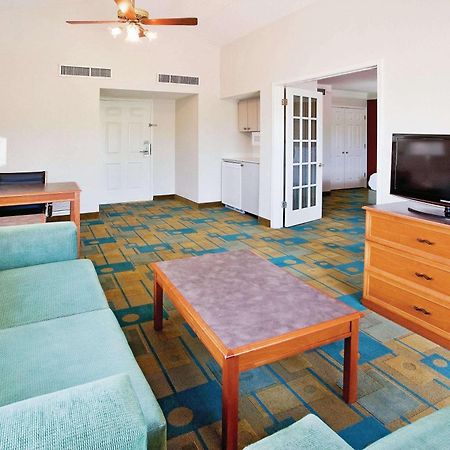 Howard Johnson By Wyndham Columbus Fort Moore Exteriör bild