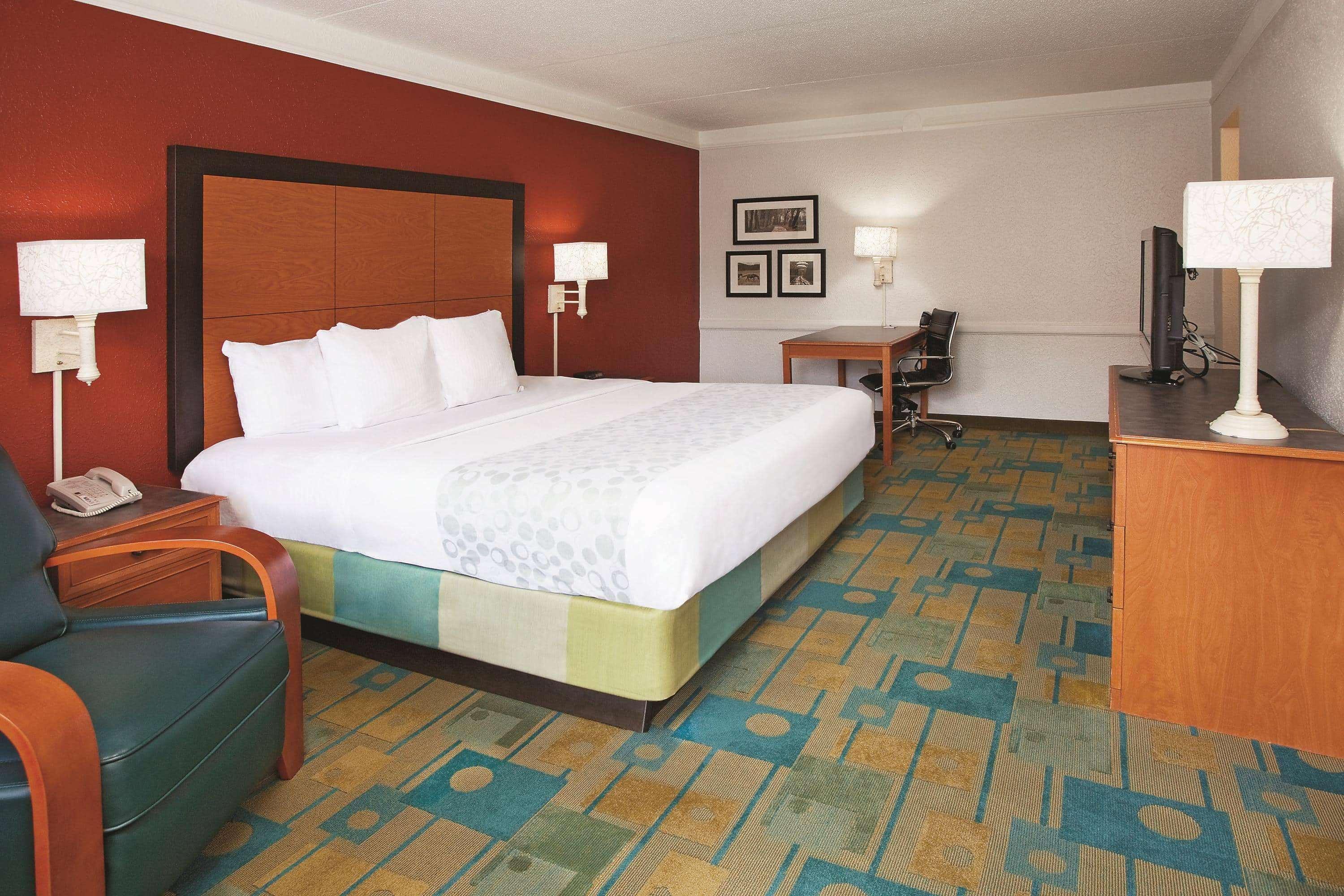 Howard Johnson By Wyndham Columbus Fort Moore Exteriör bild