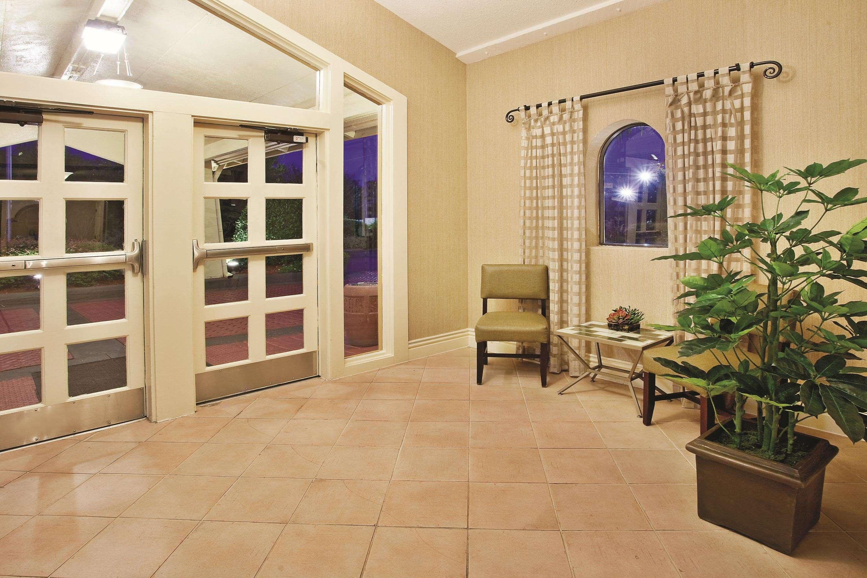 Howard Johnson By Wyndham Columbus Fort Moore Exteriör bild