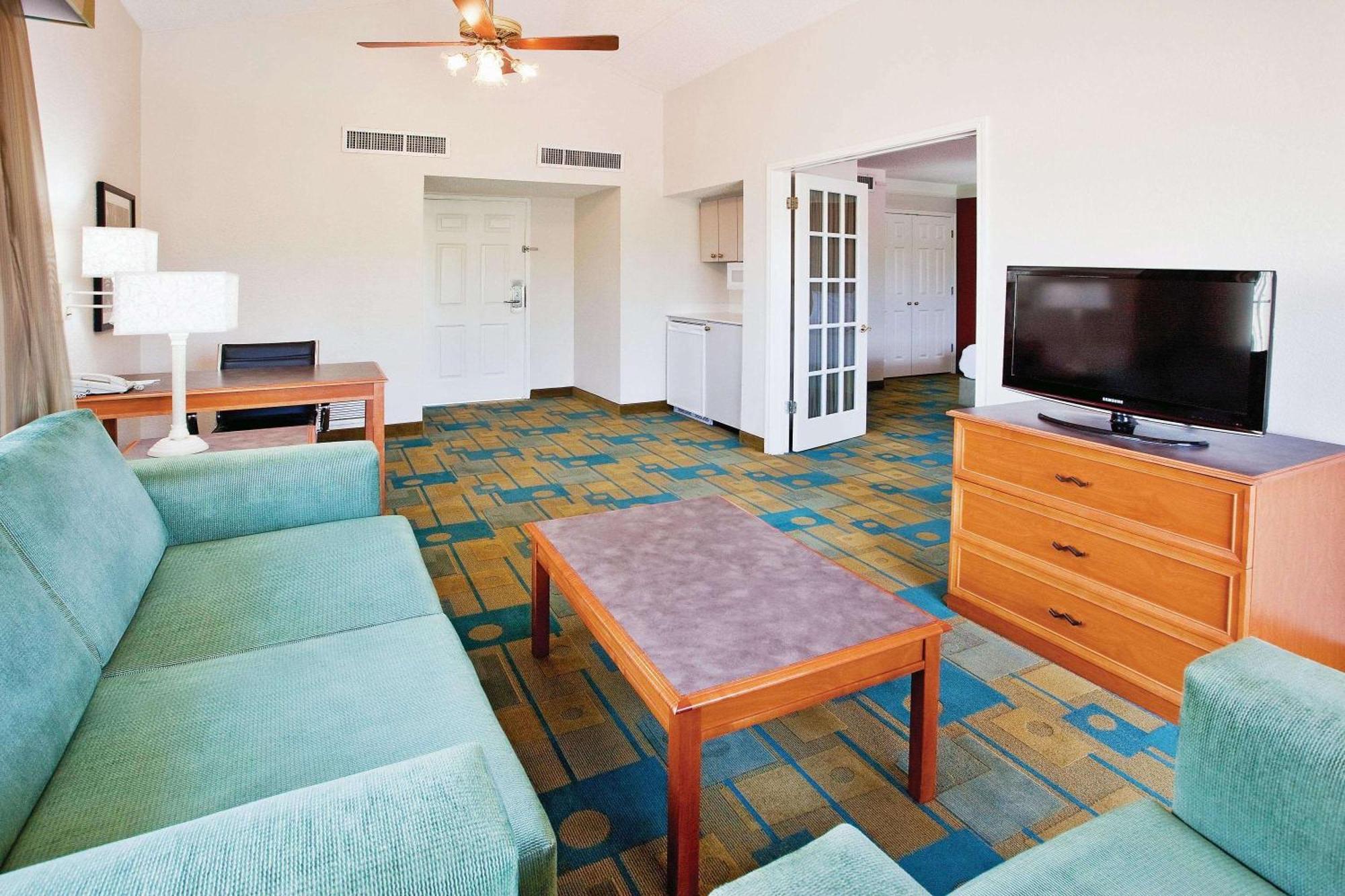 Howard Johnson By Wyndham Columbus Fort Moore Exteriör bild